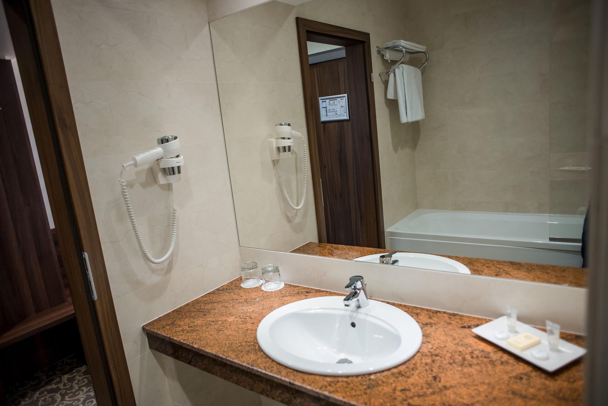 Hotel Arnia Iasi Luaran gambar